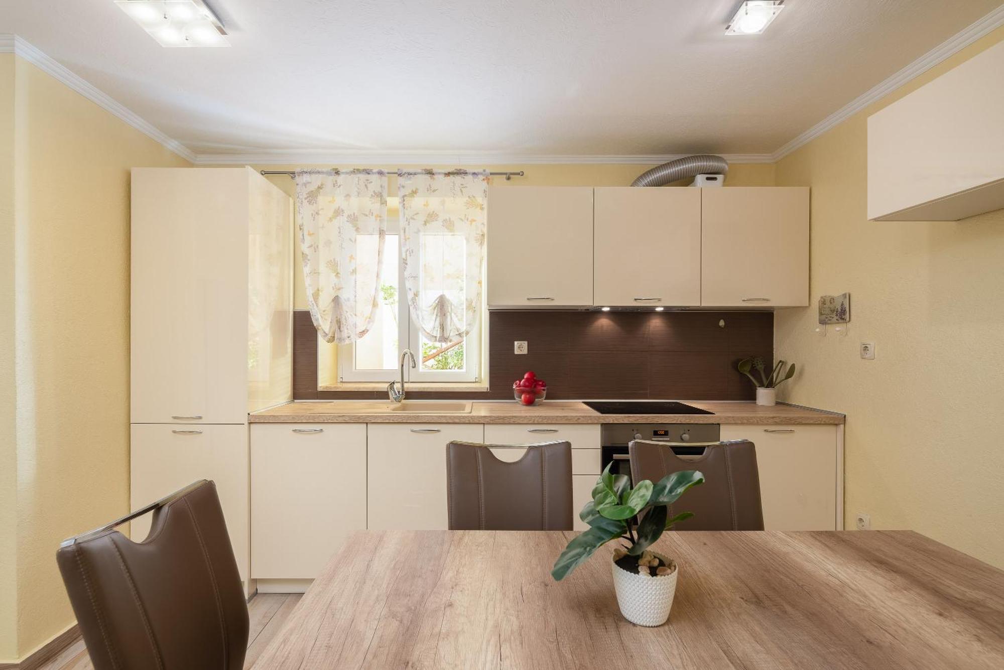 Perla Apartment - 2 Min To The Beach & Free Parking Makarska Exterior photo