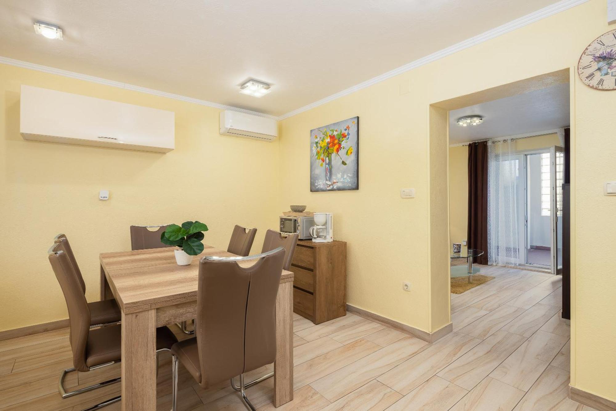 Perla Apartment - 2 Min To The Beach & Free Parking Makarska Exterior photo