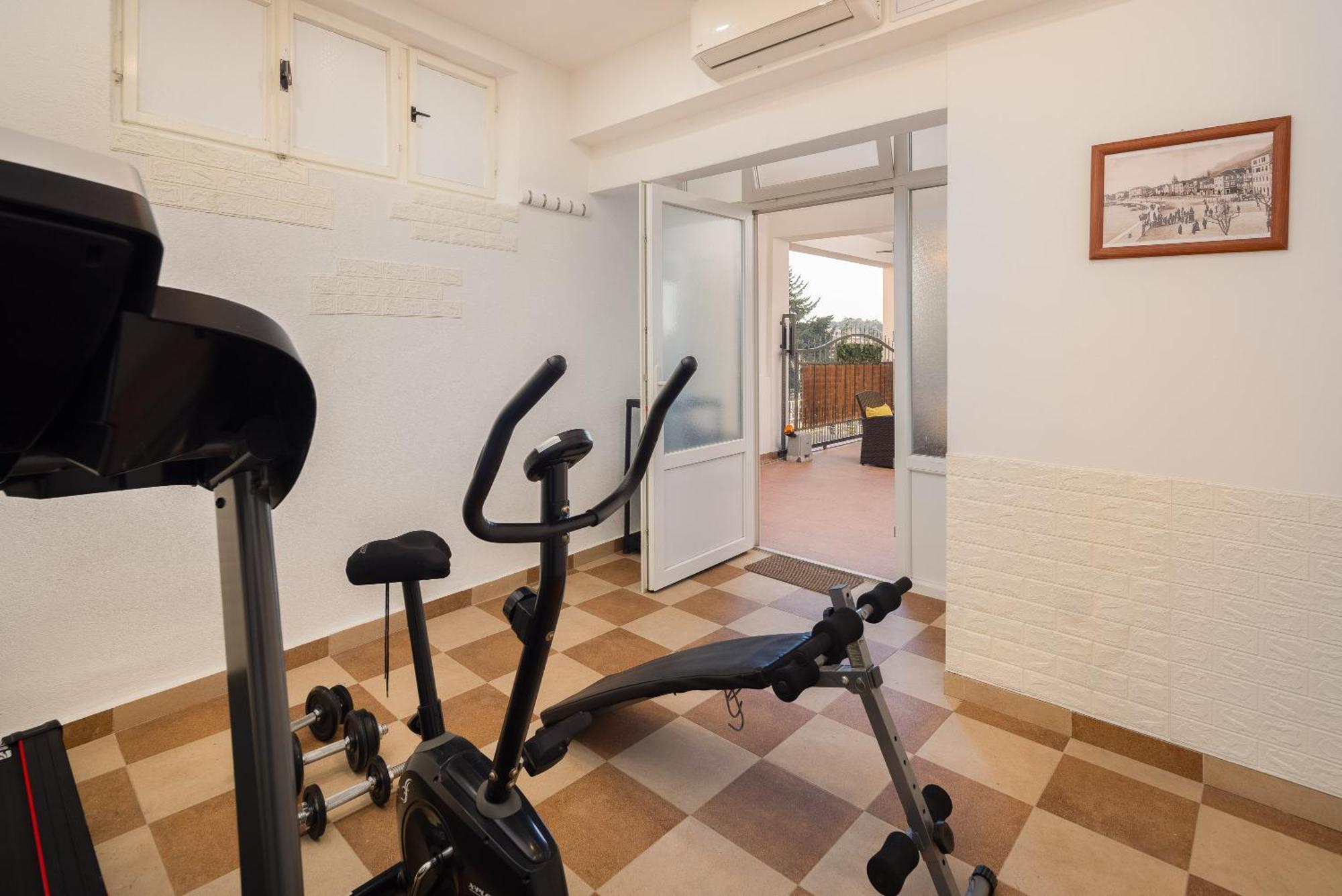 Perla Apartment - 2 Min To The Beach & Free Parking Makarska Exterior photo